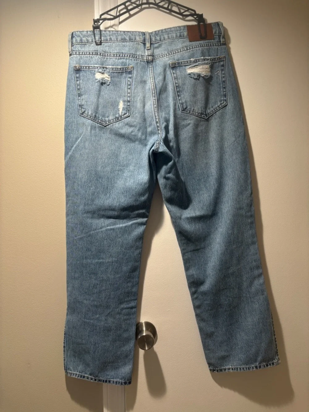 EUC Hidden straight leg Jeans with a slit at the hem size 31